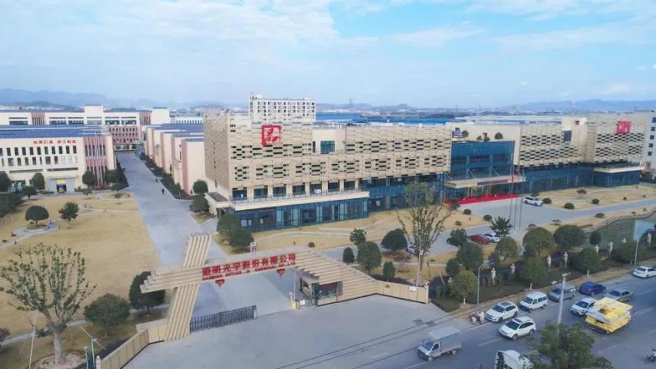 尊龙凯时人生就是搏光学荣获阿里国际站年度成交额TOP商家3